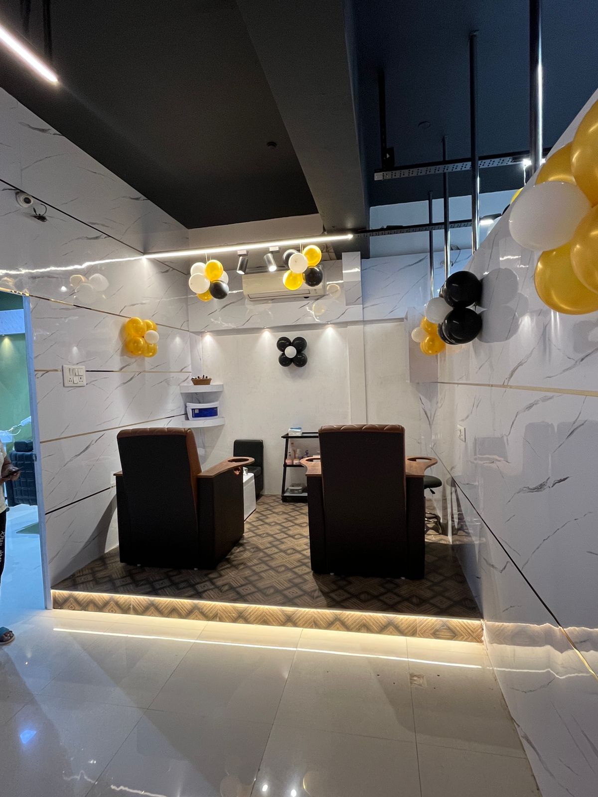 Landmark salon atmosphere